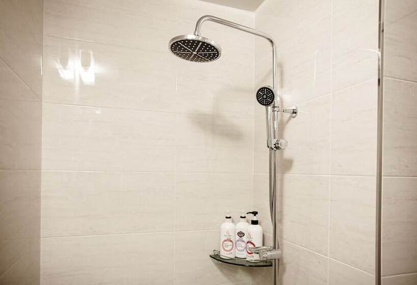 Top Hotel & Residence