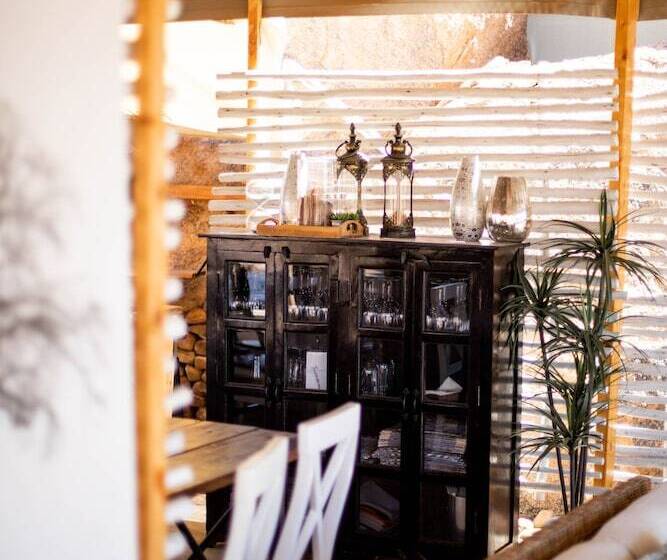 Hotel Twyfelfontein Adventure Camp