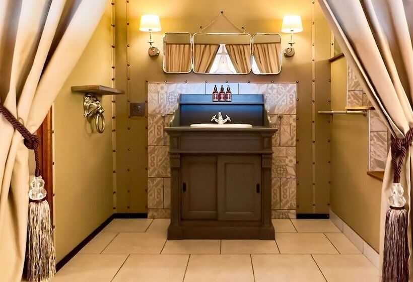 Hotel Twyfelfontein Adventure Camp