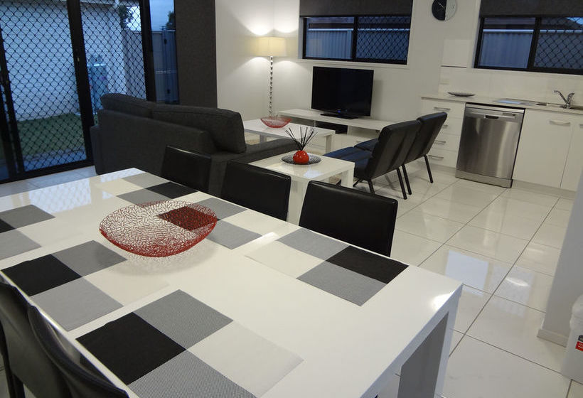 21 On Hursley Motel Apartments