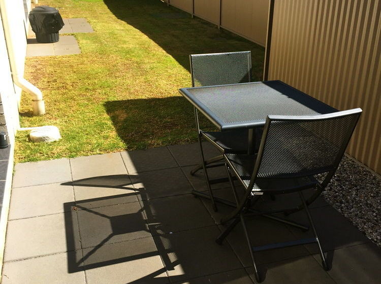 21 On Hursley Motel Apartments