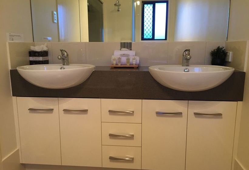 21 On Hursley Motel Apartments