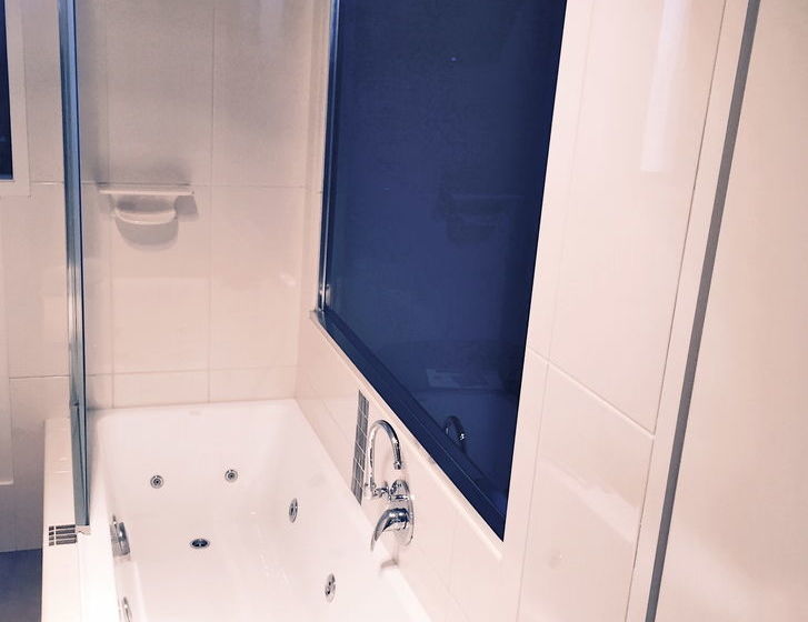 21 On Hursley Motel Apartments