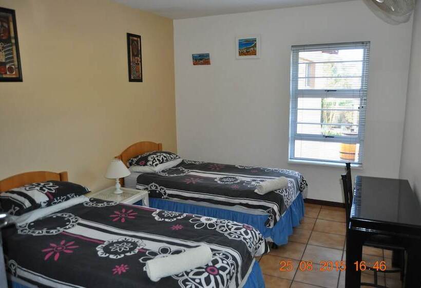 فندق صغير Amakaya Backpackers Travelers Accommodation