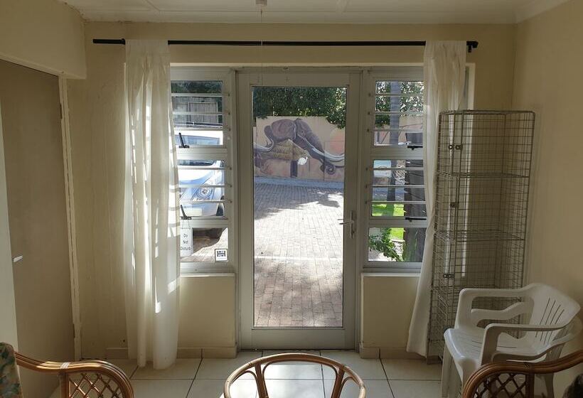 فندق صغير Amakaya Backpackers Travelers Accommodation