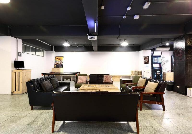 Meeting Mates Hostel