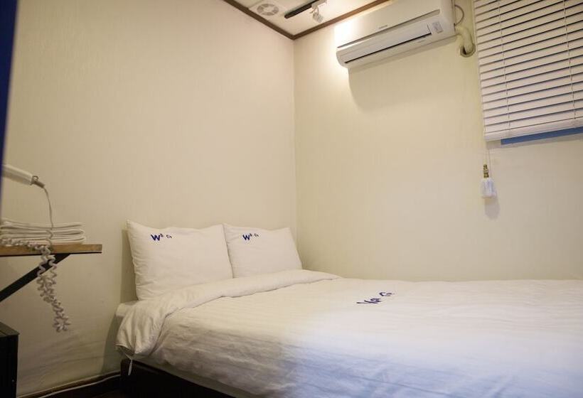 W Mini Hotel Hostel