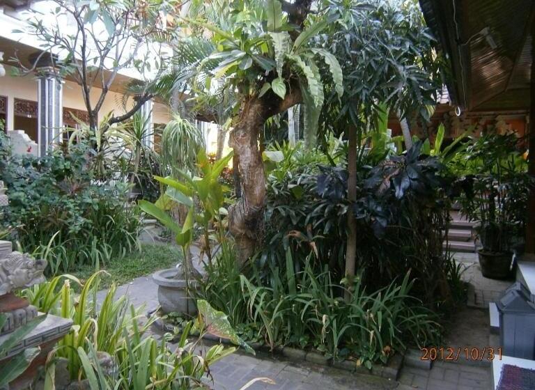 تختخواب و صبحانه Adus Beach Inn