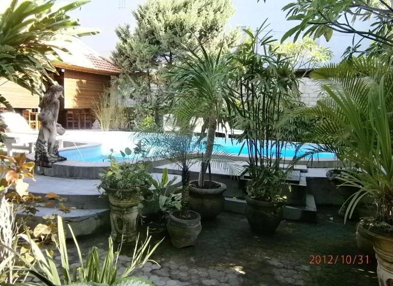 تختخواب و صبحانه Adus Beach Inn