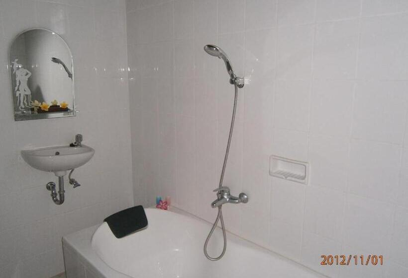 تختخواب و صبحانه Adus Beach Inn