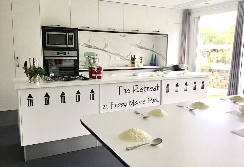 مبيت وإفطار The Retreat At Froog Moore Park