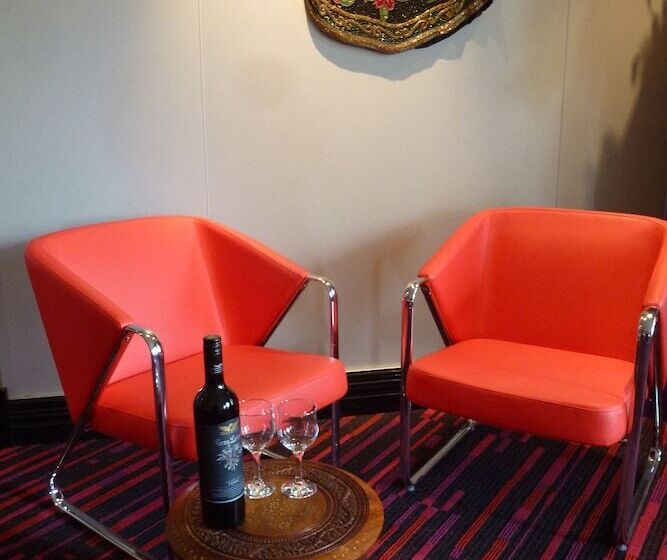 مبيت وإفطار The Retreat At Froog Moore Park