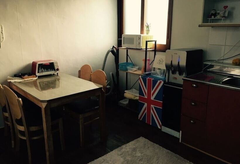 Danim Backpackers   Hostel