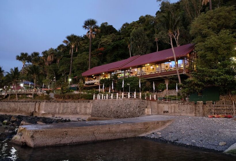 Eagle Point Beach And Dive Resort