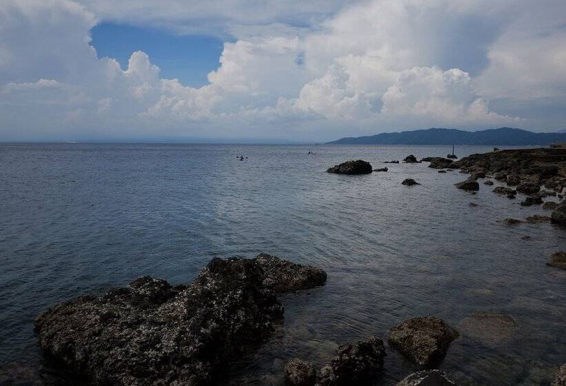 Eagle Point Beach And Dive Resort