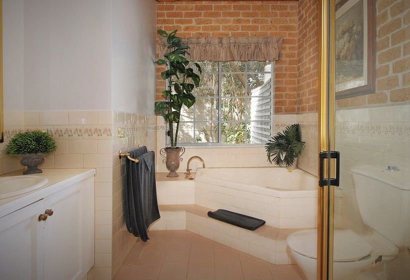 Elizas On The Murray