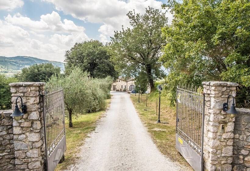 Отель Agriturismo Goccia Di Luna