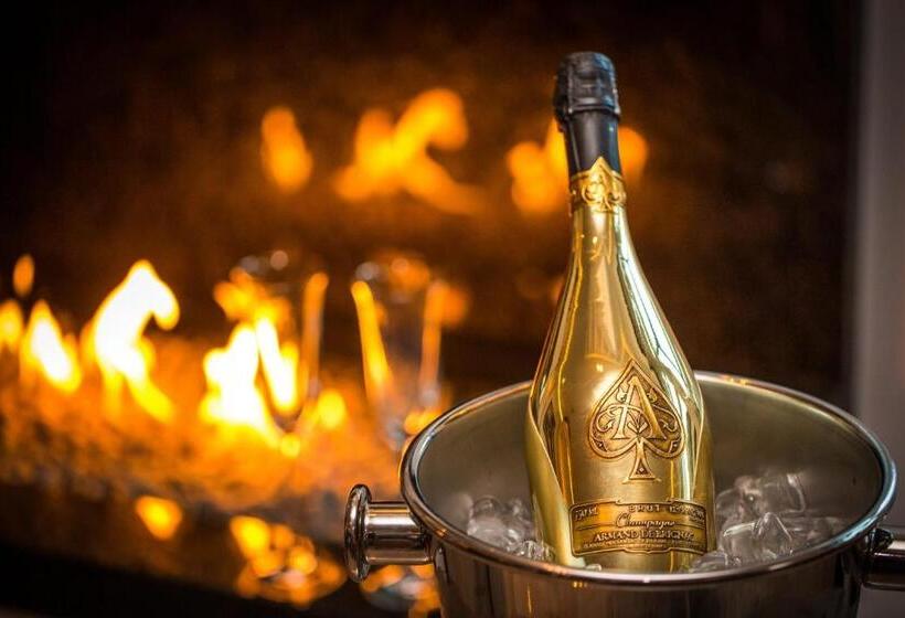 هتل Diamond Suites By Reykjavik Keflavik Airport