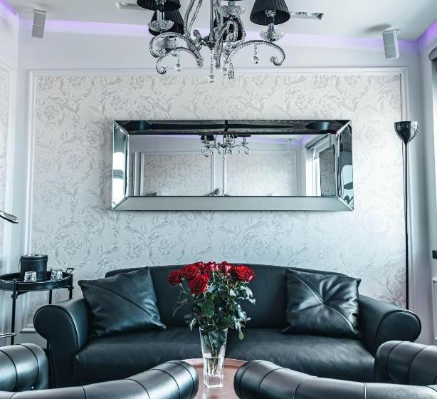 هتل Diamond Suites By Reykjavik Keflavik Airport