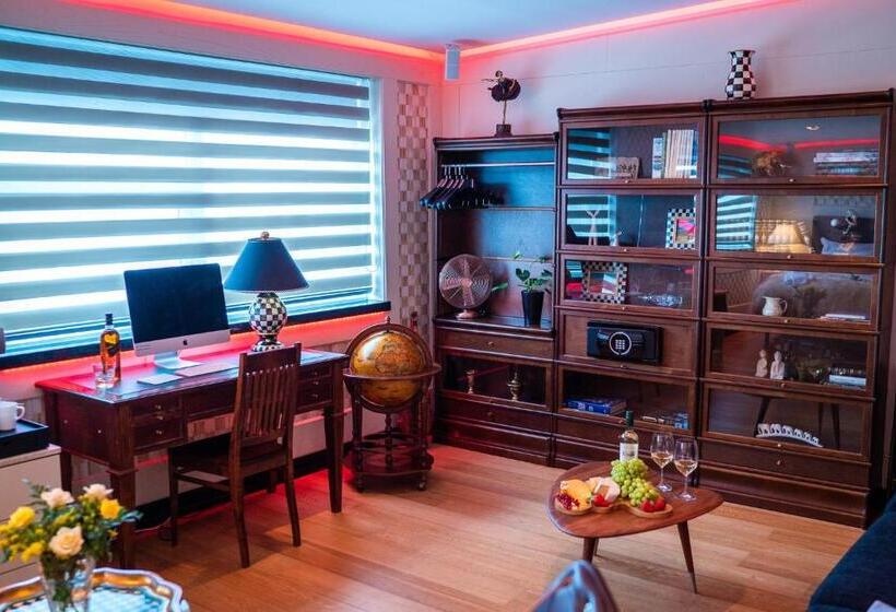 هتل Diamond Suites By Reykjavik Keflavik Airport