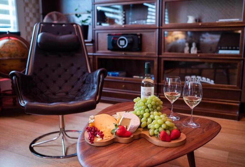 هتل Diamond Suites By Reykjavik Keflavik Airport