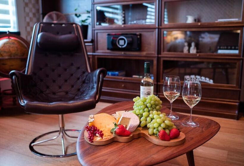 هتل Diamond Suites By Reykjavik Keflavik Airport