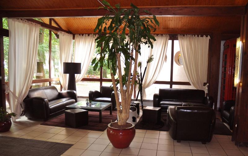 ホテル Enzo Hôtels Diane   Logis Amnéville