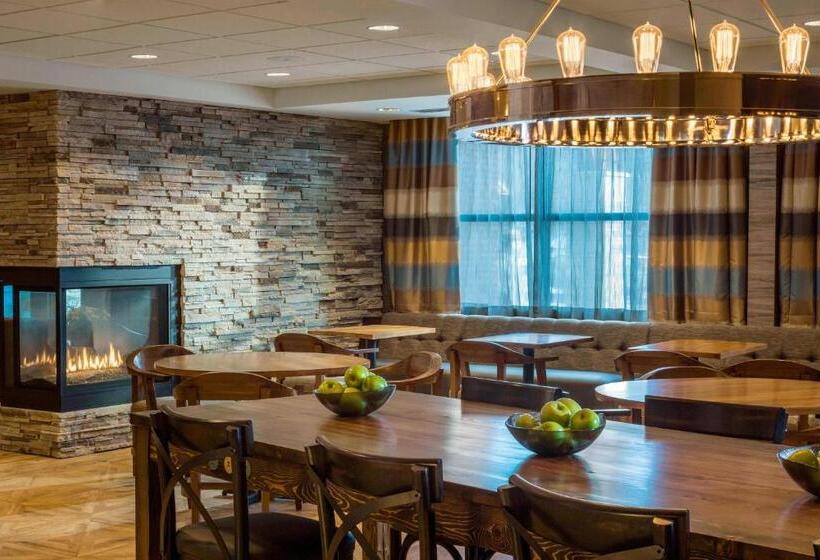فندق Fairfield By Marriott Waterbury Stowe