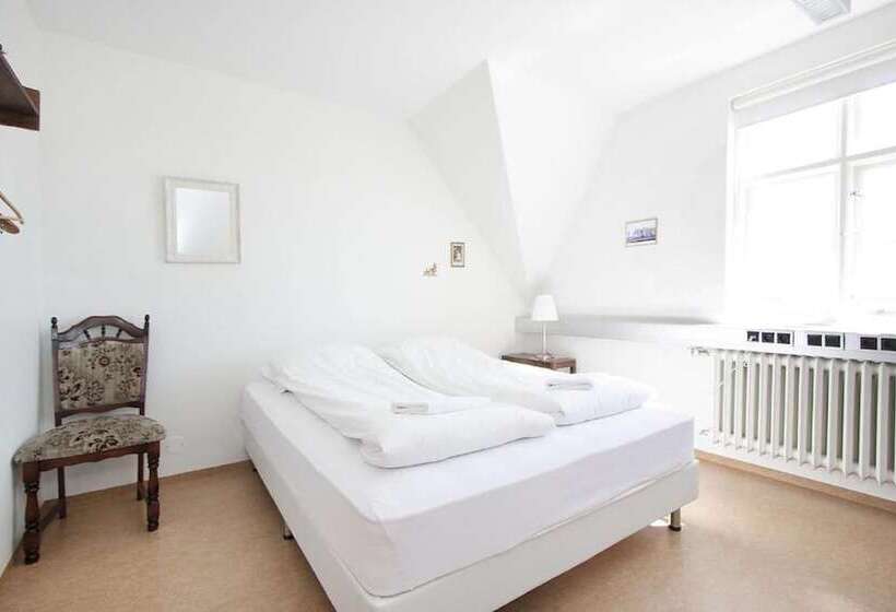 هتل Heradsskolinn Historic Guesthouse