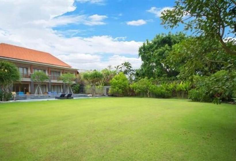 בית מלון כפרי Kubu Cempaka Seminyak