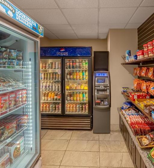 호텔 Landmark Suites  Williston