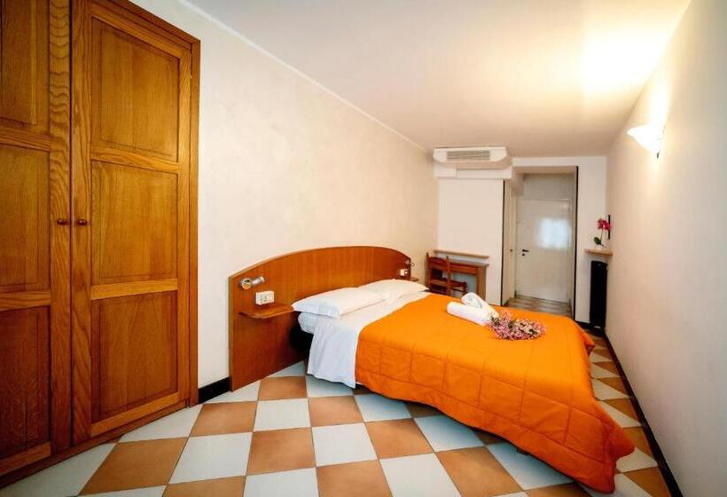 בית מלון כפרי Montecodeno