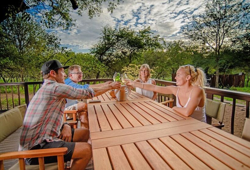 Отель Needles Lodge