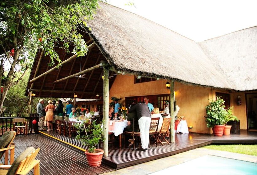 Отель Needles Lodge