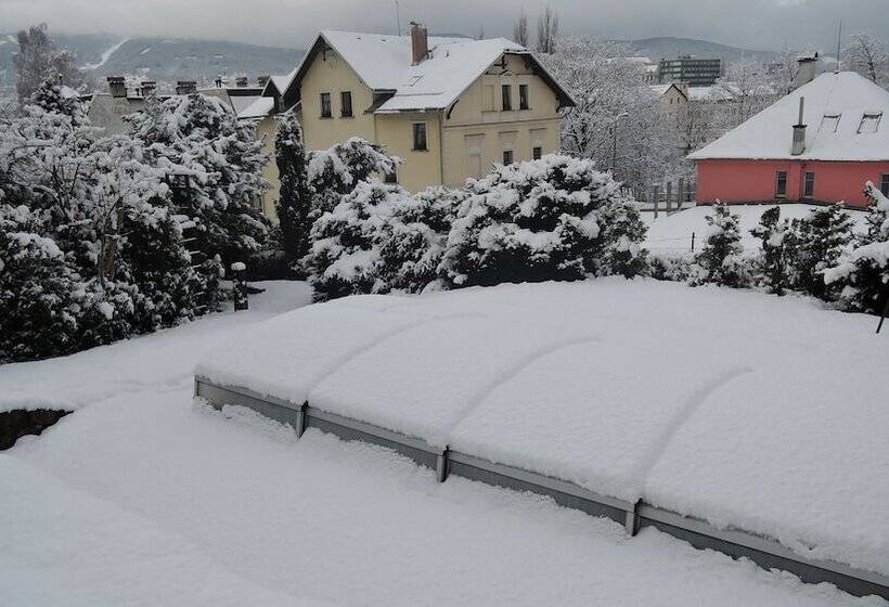 هتل Penzion Jasmín