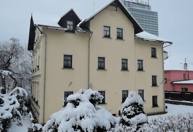 هتل Penzion Jasmín