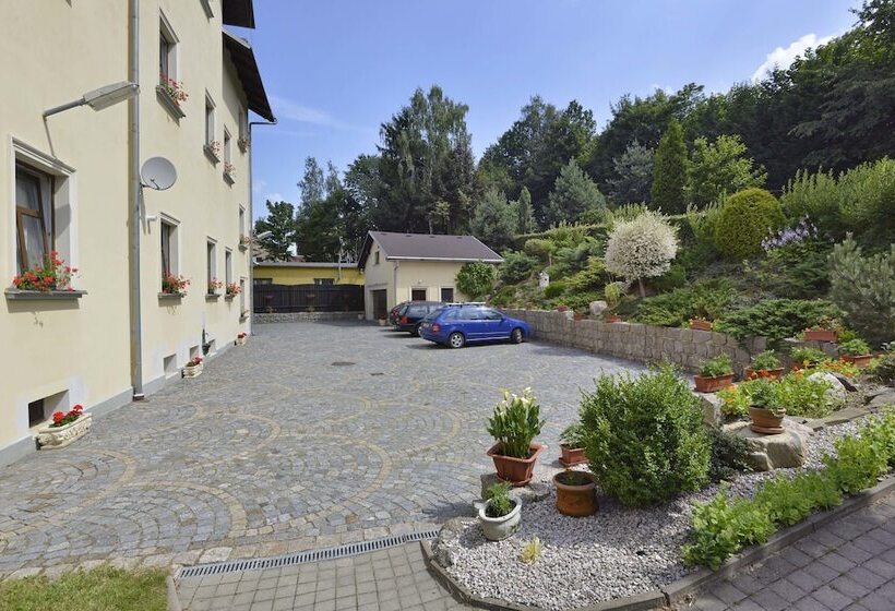 هتل Penzion Jasmín