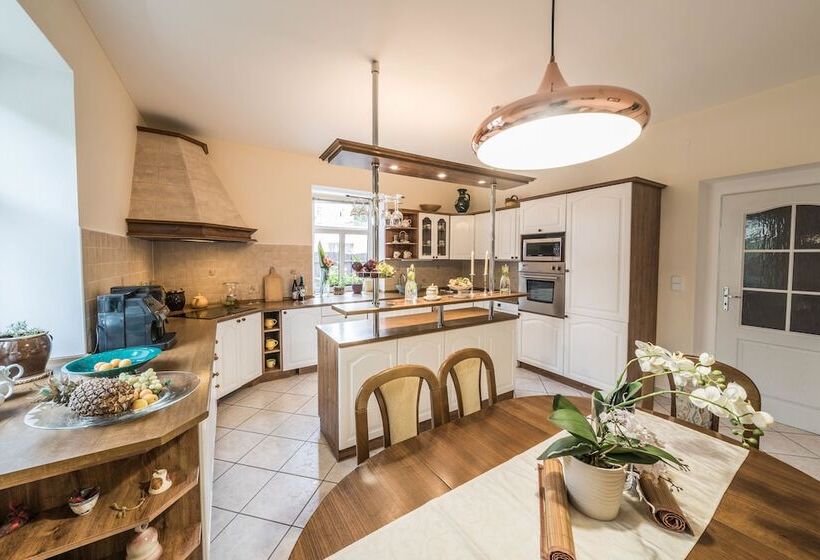 فندق Penzion Jasmín