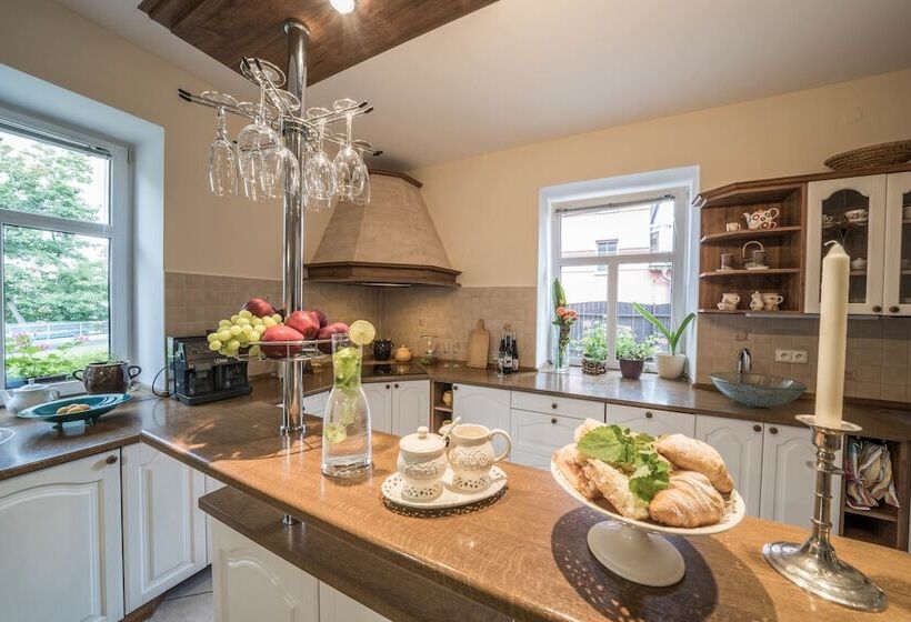 هتل Penzion Jasmín