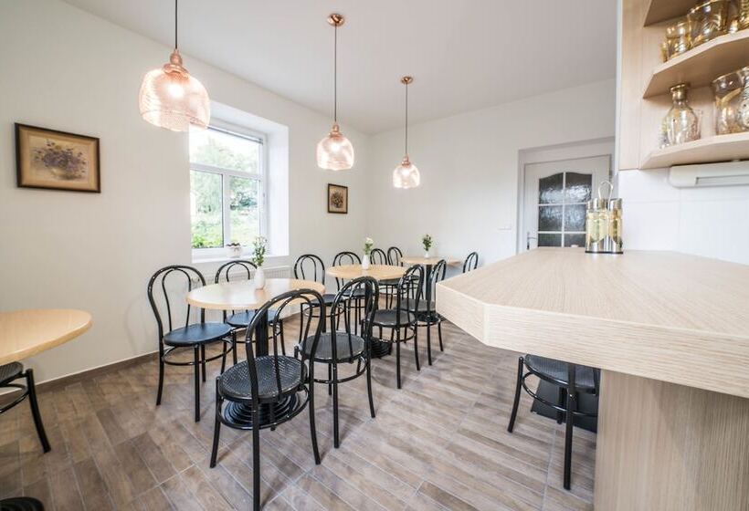 فندق Penzion Jasmín