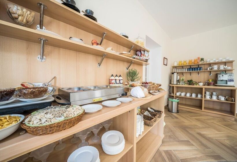 فندق Penzion Jasmín