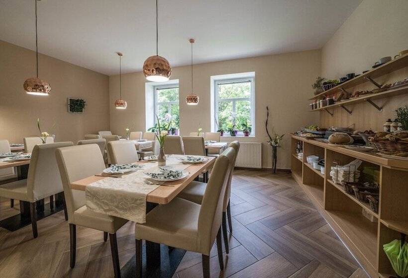 هتل Penzion Jasmín