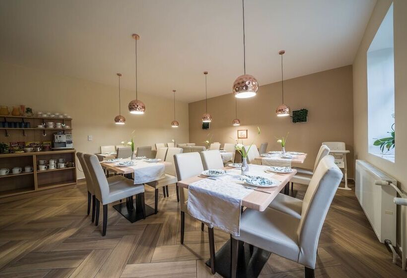 فندق Penzion Jasmín