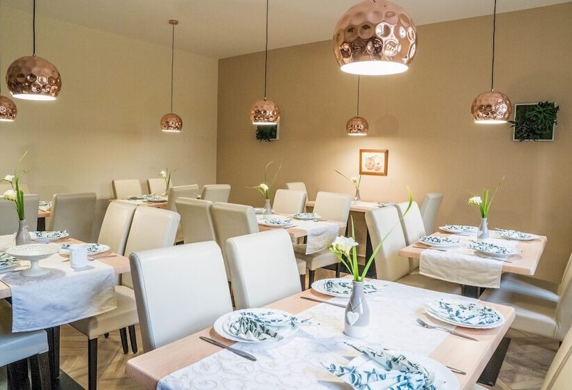 فندق Penzion Jasmín