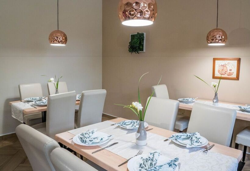 هتل Penzion Jasmín