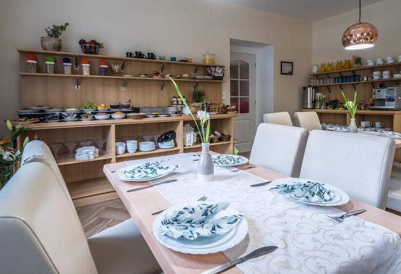 هتل Penzion Jasmín