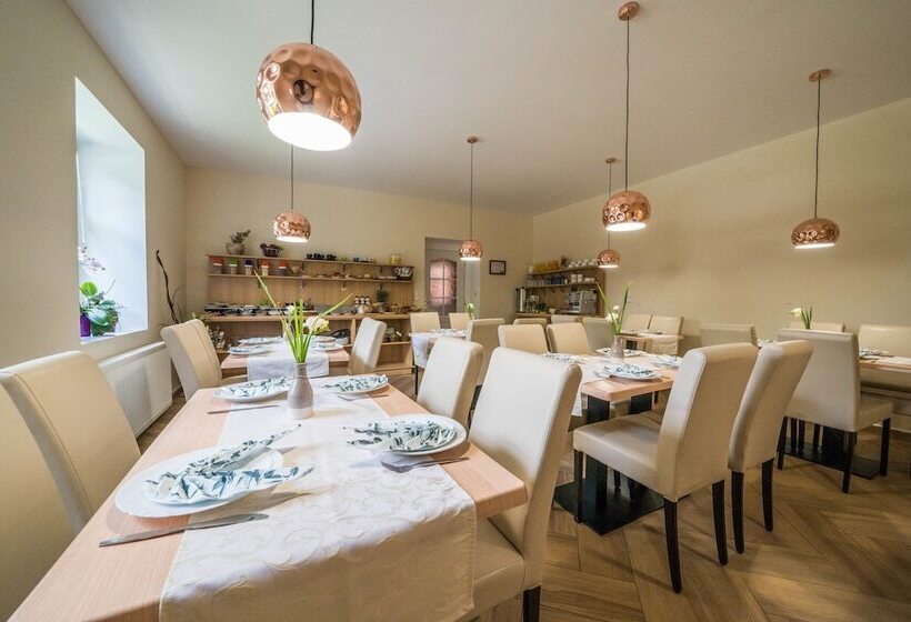 فندق Penzion Jasmín