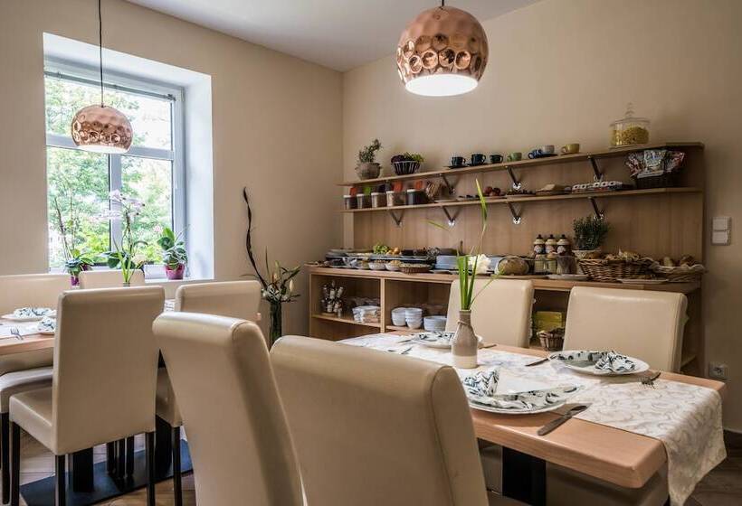 فندق Penzion Jasmín