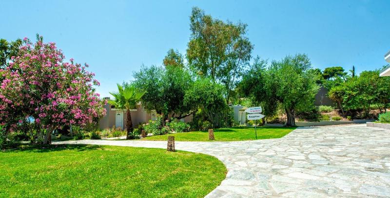 Отель Plataria Beach