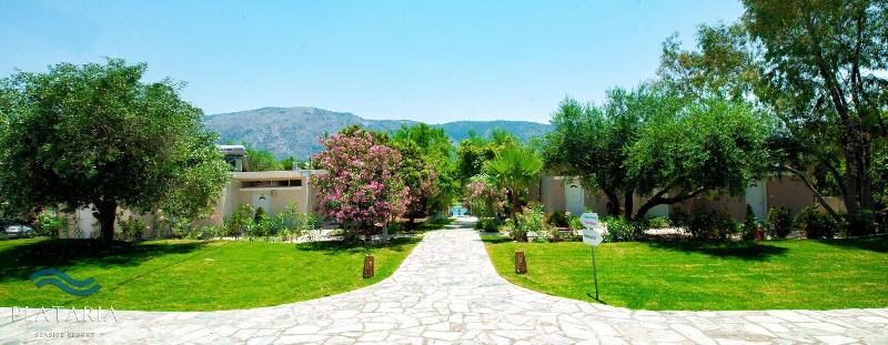 Отель Plataria Beach